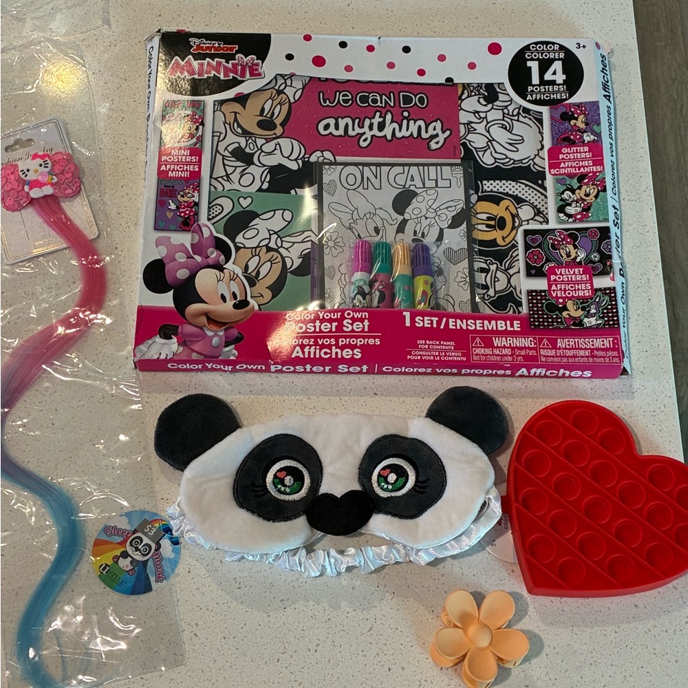 Disney Minnie Mouse Coloring Set with Panda Mask and Heart Toy